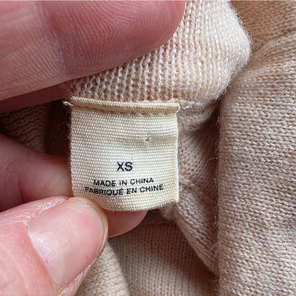 Moth Anthropologie Wool Blend Turtleneck Sweater XS Pink Button Cuff Knit - Picture 8 of 9